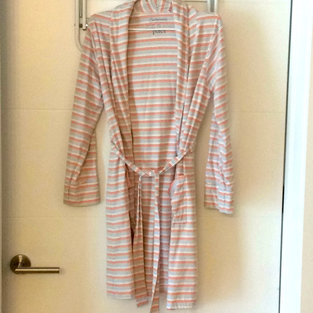 Pact robe